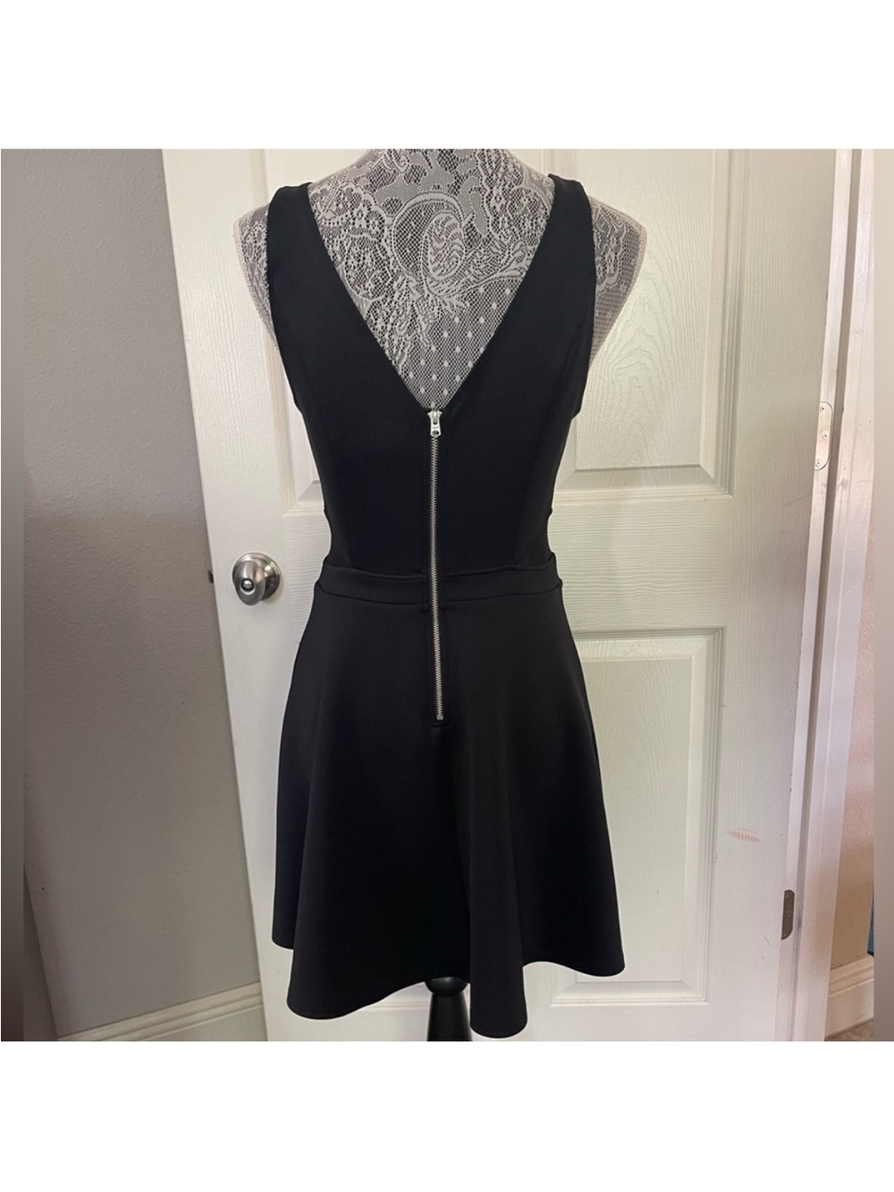 ABERCROMBIE & FITCH Black Sleeveless Mesh Cut Out Fit & Flare Dress Large V neck - Picture 12 of 12